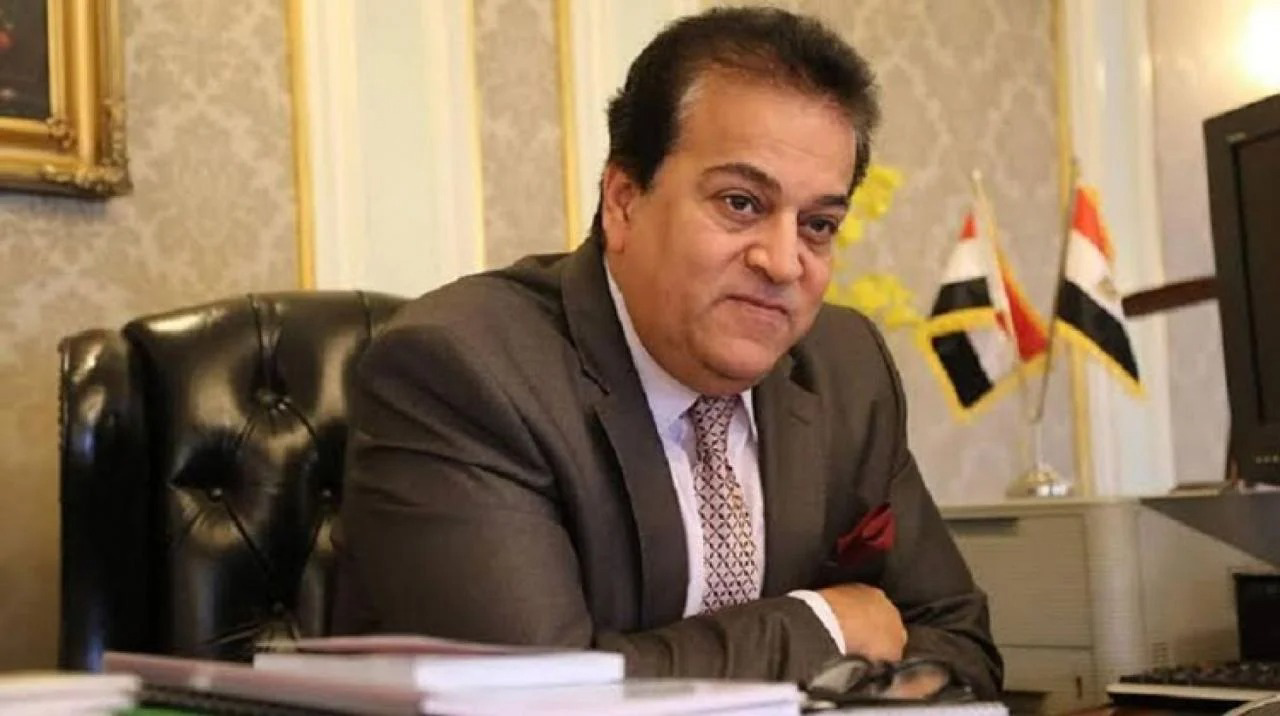وزير الصحة يناقش التوسع في جراحات استبدال المفاصل بتقنيات الروبوت الحديثة
